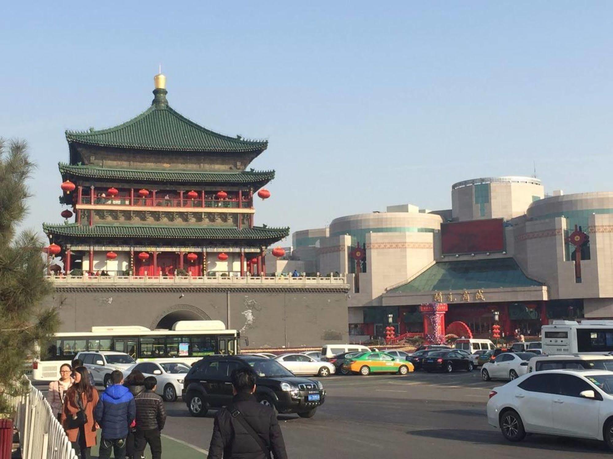 Hotel Ramada By Wyndham Xian Bell Tower Exterior foto